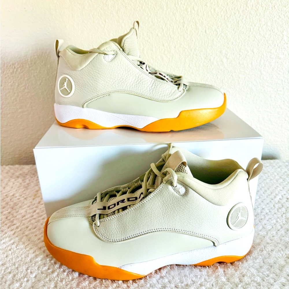 Air Jordan Jumpman Pro Quick
Light Bone, White-Bordeaux, Gum. Men’s 9, pre owned